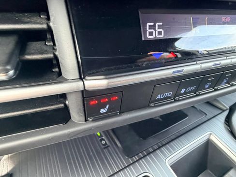 Used 2023 Toyota Sienna XSE w/ XSE Plus Package AWD/4WD image 19