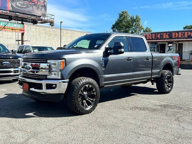 Used 2017 Ford F250 Lariat w/ Lariat Ultimate Package AWD/4WD image 2
