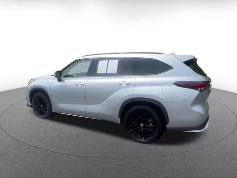 Used 2025 Toyota Highlander XSE image 10