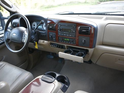 Used 2006 Ford F350 Lariat image 27