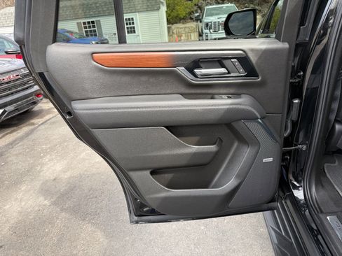 Used 2025 GMC Yukon Denali image 18