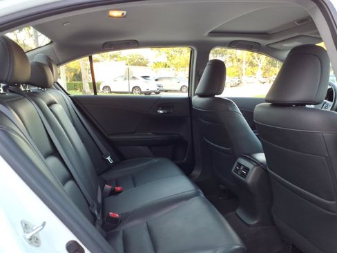 Certified 2017 Honda Accord EX-L image 10