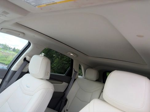 Used 2023 Cadillac XT5 Premium Luxury w/ LPO, Floor Liner Package AWD/4WD image 5