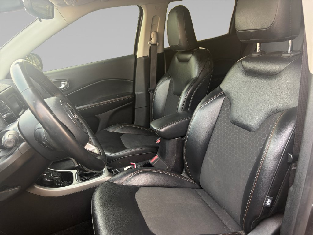 Used 2018 Jeep Compass Latitude w/ Cold Weather Group AWD/4WD image 10