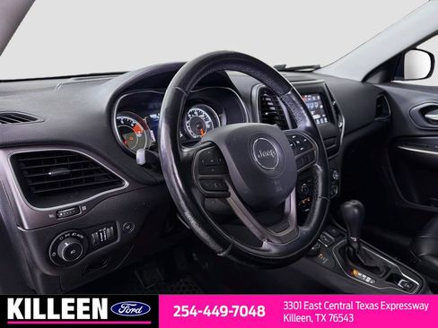 Used 2019 Jeep Cherokee Latitude Plus w/ Comfort/Convenience Group AWD/4WD image 11