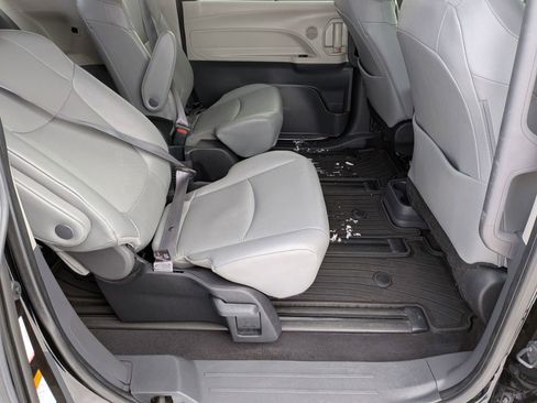 Used 2023 Toyota Sienna XLE w/ XLE Plus Package image 33