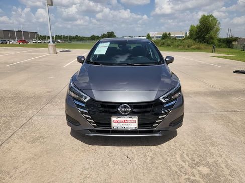 Used 2025 Nissan Versa SV FWD image 11