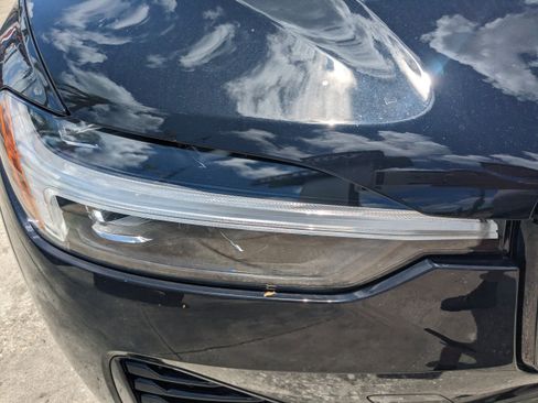 New 2025 Volvo XC60 T8 Core image 10