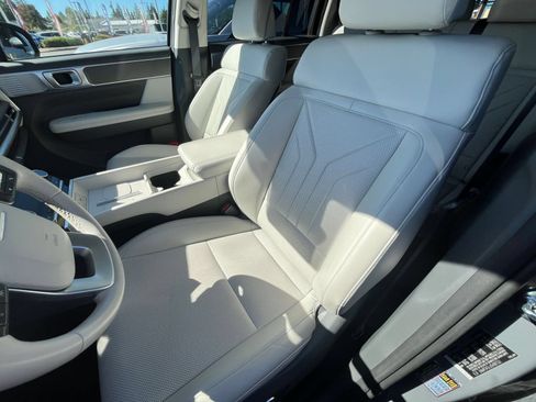 Used 2025 Hyundai Santa Fe SEL FWD image 38