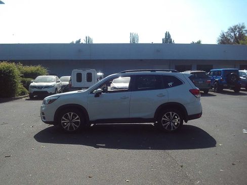 Used 2020 Subaru Forester Limited AWD/4WD image 2