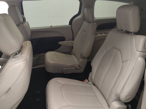 Used 2021 Chrysler Voyager Lxi FWD image 18