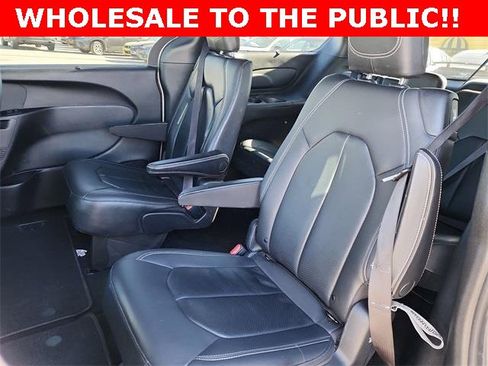 Used 2021 Chrysler Pacifica Touring-L w/ S Appearance Package image 13