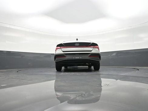 Used 2025 Hyundai Elantra SE image 26