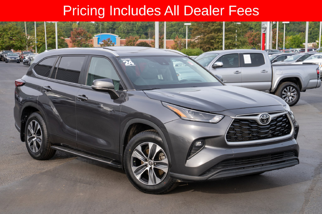 Used 2024 Toyota Highlander XLE FWD image 1