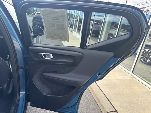 Certified 2025 Volvo XC40 B5 Plus AWD/4WD image 9