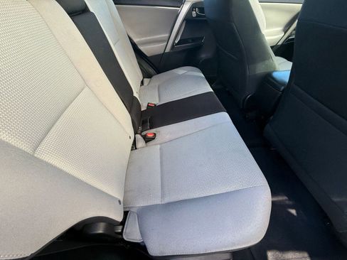 Used 2018 Toyota RAV4 XLE image 32