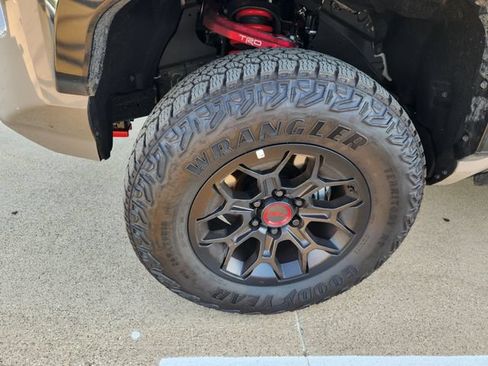 Used 2025 Toyota Tacoma TRD Pro AWD/4WD image 9