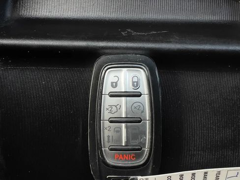 Used 2019 Chrysler Pacifica Touring Plus w/ Advanced Safetytec Group FWD image 37