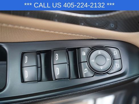 Used 2023 Chevrolet Traverse Premier FWD image 33