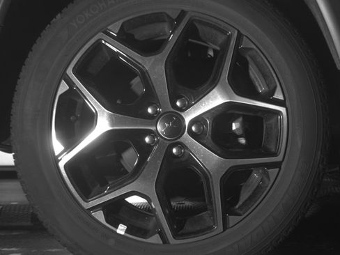 Used 2025 Jeep Compass Limited image 15