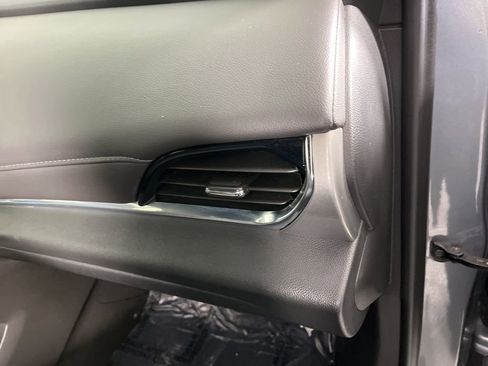 Used 2023 Chevrolet Traverse LT image 22