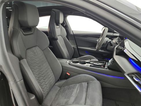 Used 2024 Audi e-tron GT Premium Plus image 18