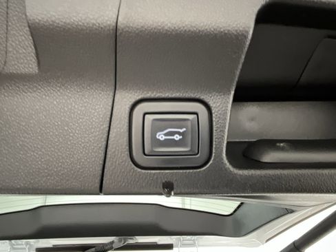 Certified 2023 GMC Acadia SLE w/ Driver Convenience Package image 33