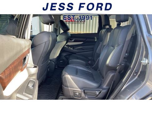 Used 2022 Subaru Ascent Touring image 12