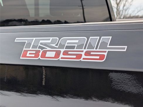 Used 2022 Chevrolet Silverado 1500 LT Trail Boss image 9