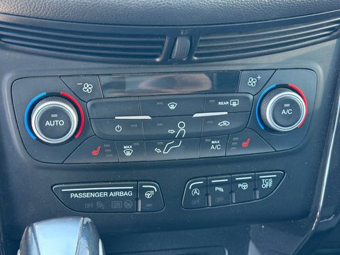 Used 2019 Ford Escape Titanium AWD/4WD image 9