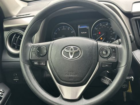 Used 2018 Toyota RAV4 LE image 23