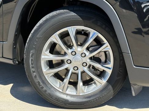 Used 2021 Jeep Cherokee Latitude Plus w/ Sun & Sound Group image 2