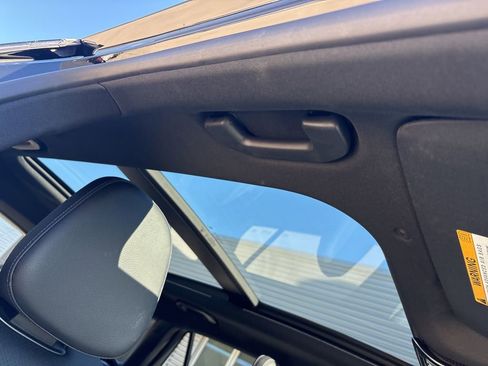 Used 2025 Mercedes-Benz GLC 300 4MATIC image 18