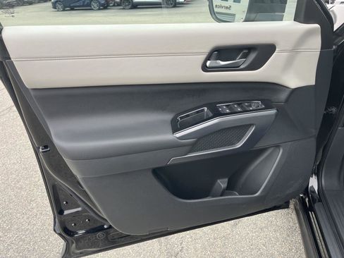 Used 2024 Nissan Pathfinder SL w/ SL Premium Package image 10