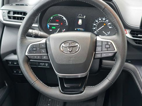 Used 2023 Toyota Sienna XSE AWD/4WD image 19