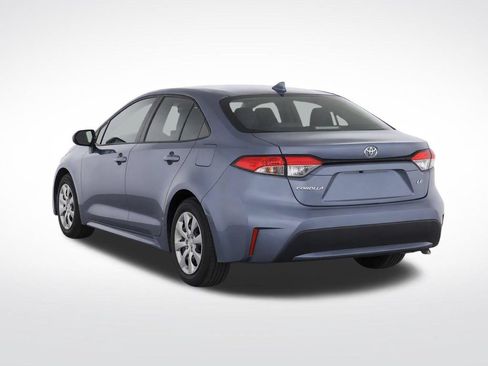Used 2021 Toyota Corolla LE FWD image 4