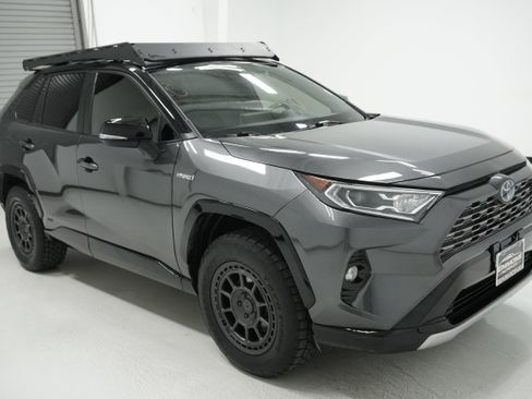 Used 2020 Toyota RAV4 XSE image 3