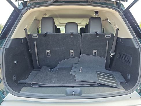 Used 2024 Nissan Pathfinder SL w/ SL Premium Package FWD image 16