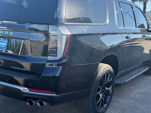 New 2025 Chevrolet Suburban Premier image 11