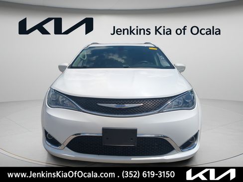 Used 2018 Chrysler Pacifica Touring-L Plus FWD image 7
