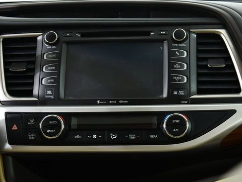 Used 2017 Toyota Highlander Limited FWD image 9