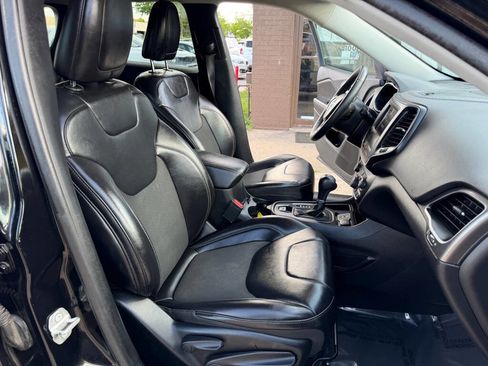 Used 2020 Jeep Cherokee Latitude Plus image 15