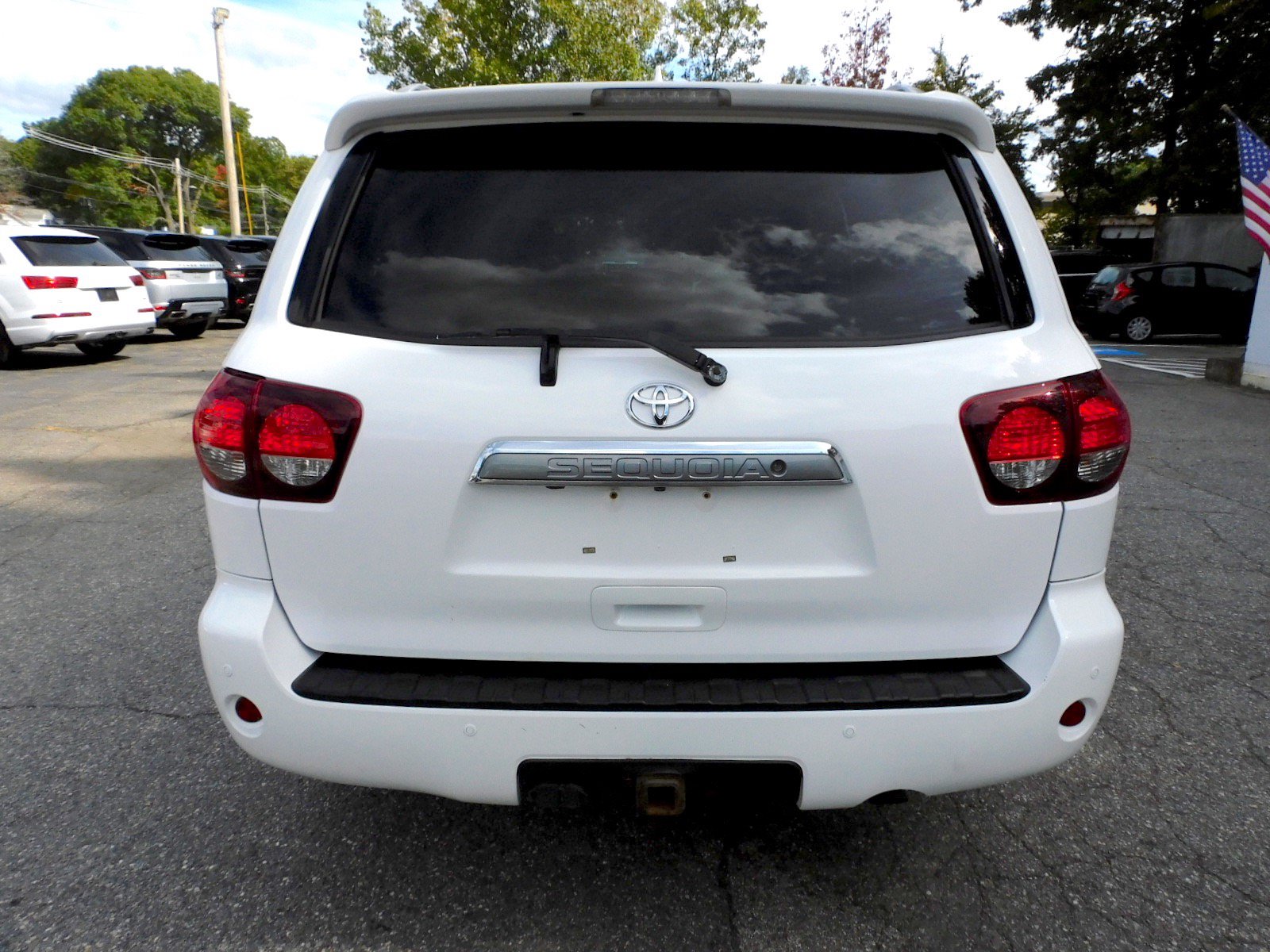 Used 2019 Toyota Sequoia Limited w/ Safety & Convenience Package AWD/4WD image 4