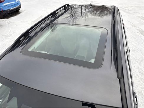 Used 2022 Subaru Forester Premium image 13