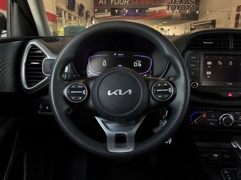 Used 2025 Kia Soul FWD image 32