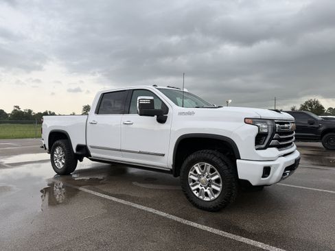 Used 2024 Chevrolet Silverado 2500 High Country w/ Technology Package AWD/4WD image 1