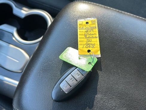 Used 2019 Nissan Pathfinder SV FWD image 12