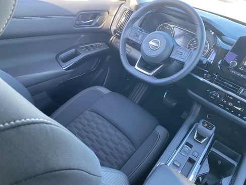 New 2025 Nissan Pathfinder SV image 15