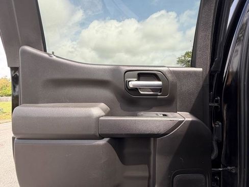 Used 2019 Chevrolet Silverado 1500 Custom Trail Boss w/ Custom Convenience Package AWD/4WD image 11