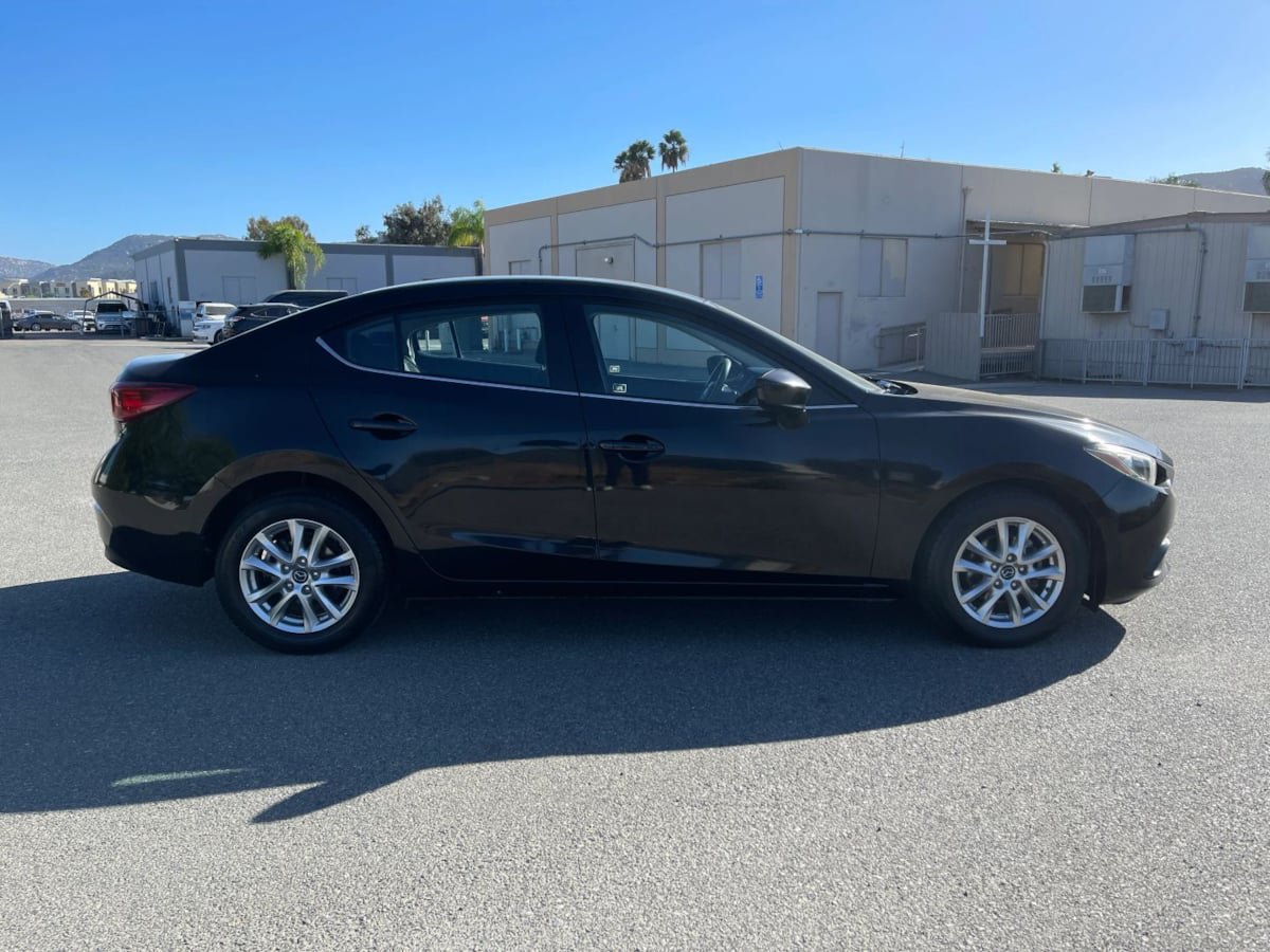 Used 2016 MAZDA MAZDA3 i Sport w/ Preferred Equipment Package FWD image 4